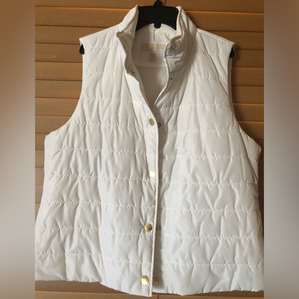 MICHAEL KORS NWOT CREAM COLOR PUFFER VEST WITH GOLD MK SNAP CLOSURE. SIZE LARGE - Picture 3 of 8